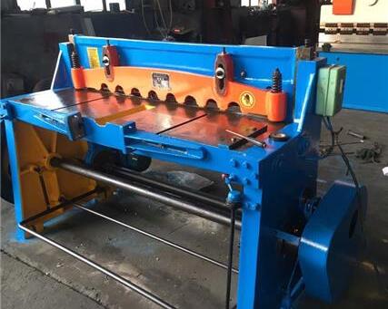 折(shé)闆剪闆(pan)機